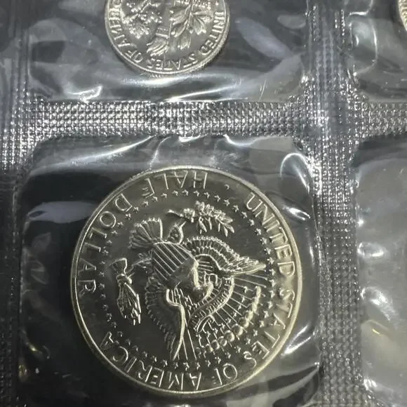 1972 U.S. Uncirculated Coin Set Mint Original Government Packaging OGP - Picture 3 of 10